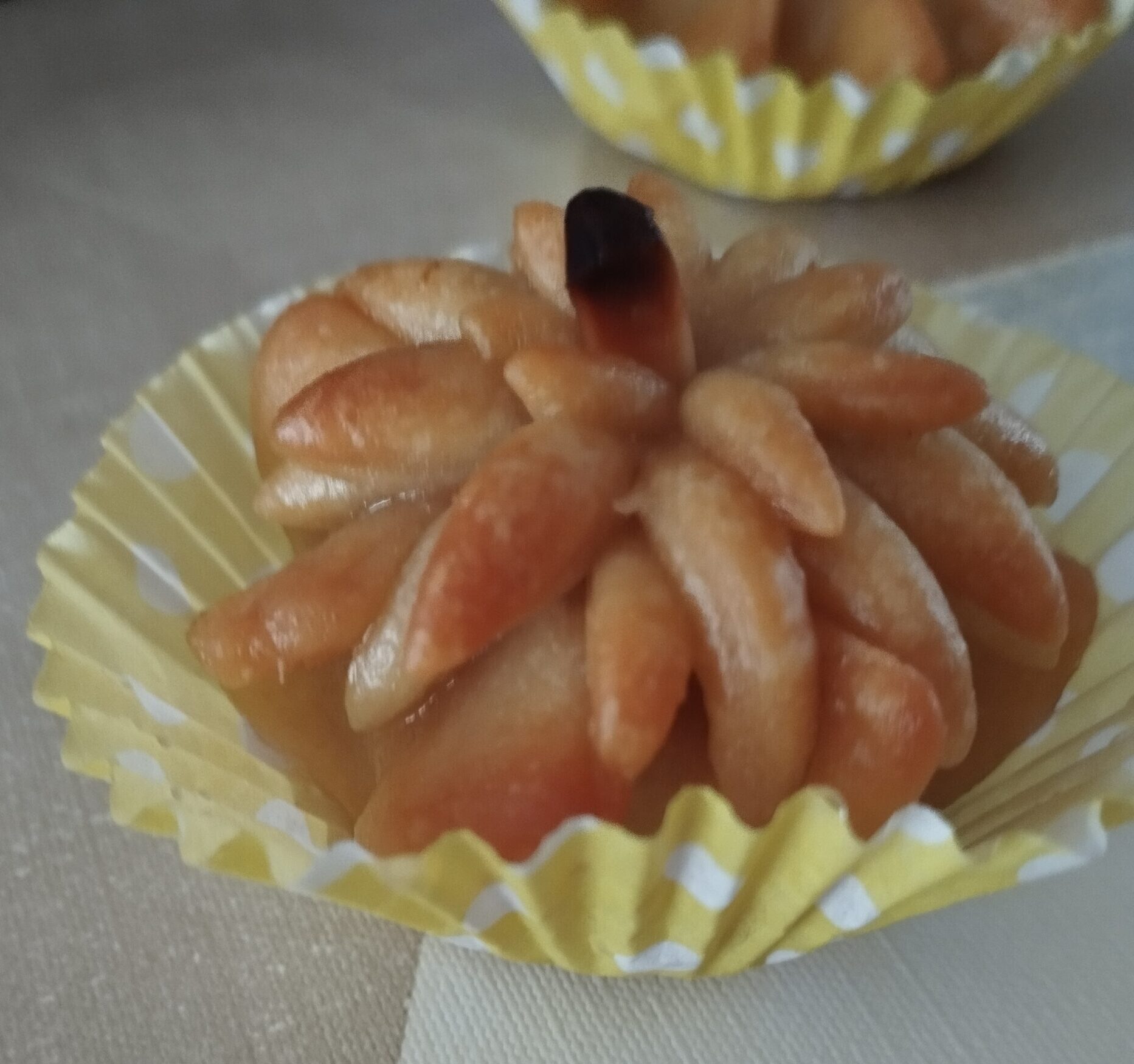 Gâteau appelé Knidlate fleurie